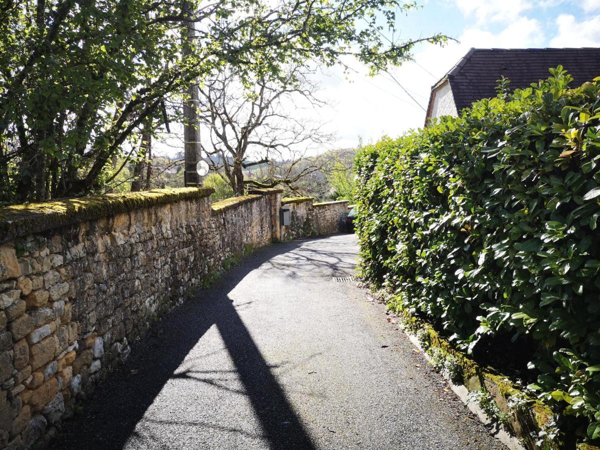 Le Petit Cocon De La Poste Apartment Gourdon Exterior photo